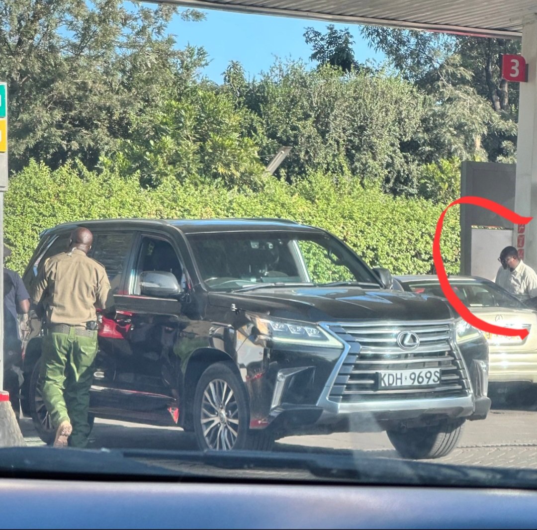 mungaimuiruri_'s tweet image. David Ndii must have been confirming the cost of fuel.