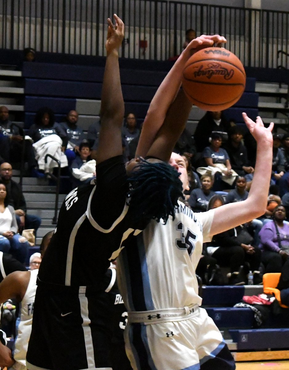 MIPrepZone's tweet photo. GIRLS BASKETBALL: Photo gallery from @bhhs_girlsbball at @FarmingtonGBB >> https://t.co/stXC7X3Rmj 

@hills_hawks @BHHScage @bhschools @BHBlackHawks https://t.co/raEha82khD