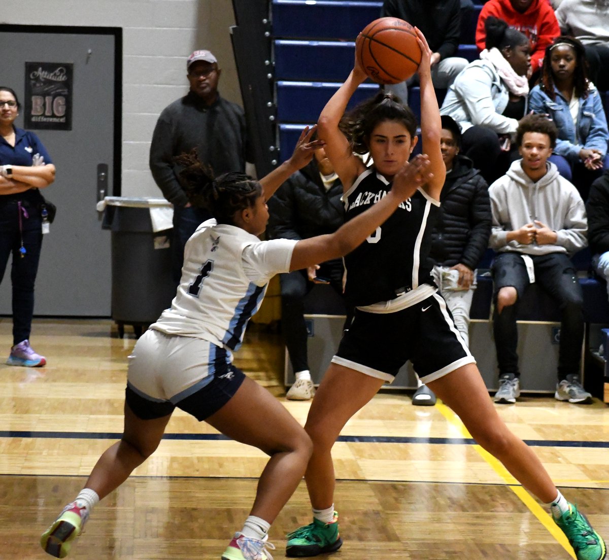 MIPrepZone's tweet photo. GIRLS BASKETBALL: Photo gallery from @bhhs_girlsbball at @FarmingtonGBB >> https://t.co/stXC7X3Rmj 

@hills_hawks @BHHScage @bhschools @BHBlackHawks https://t.co/raEha82khD