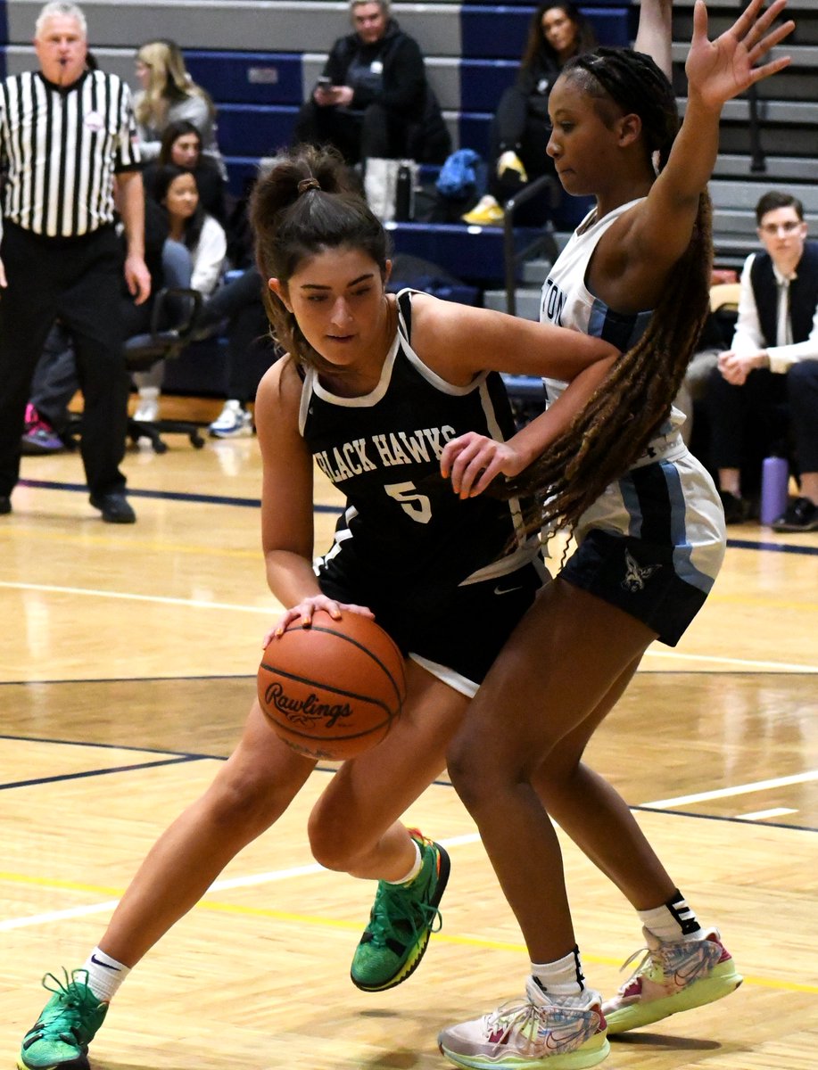 MIPrepZone's tweet photo. GIRLS BASKETBALL: Photo gallery from @bhhs_girlsbball at @FarmingtonGBB >> https://t.co/stXC7X3Rmj 

@hills_hawks @BHHScage @bhschools @BHBlackHawks https://t.co/6PBIRN7hZz