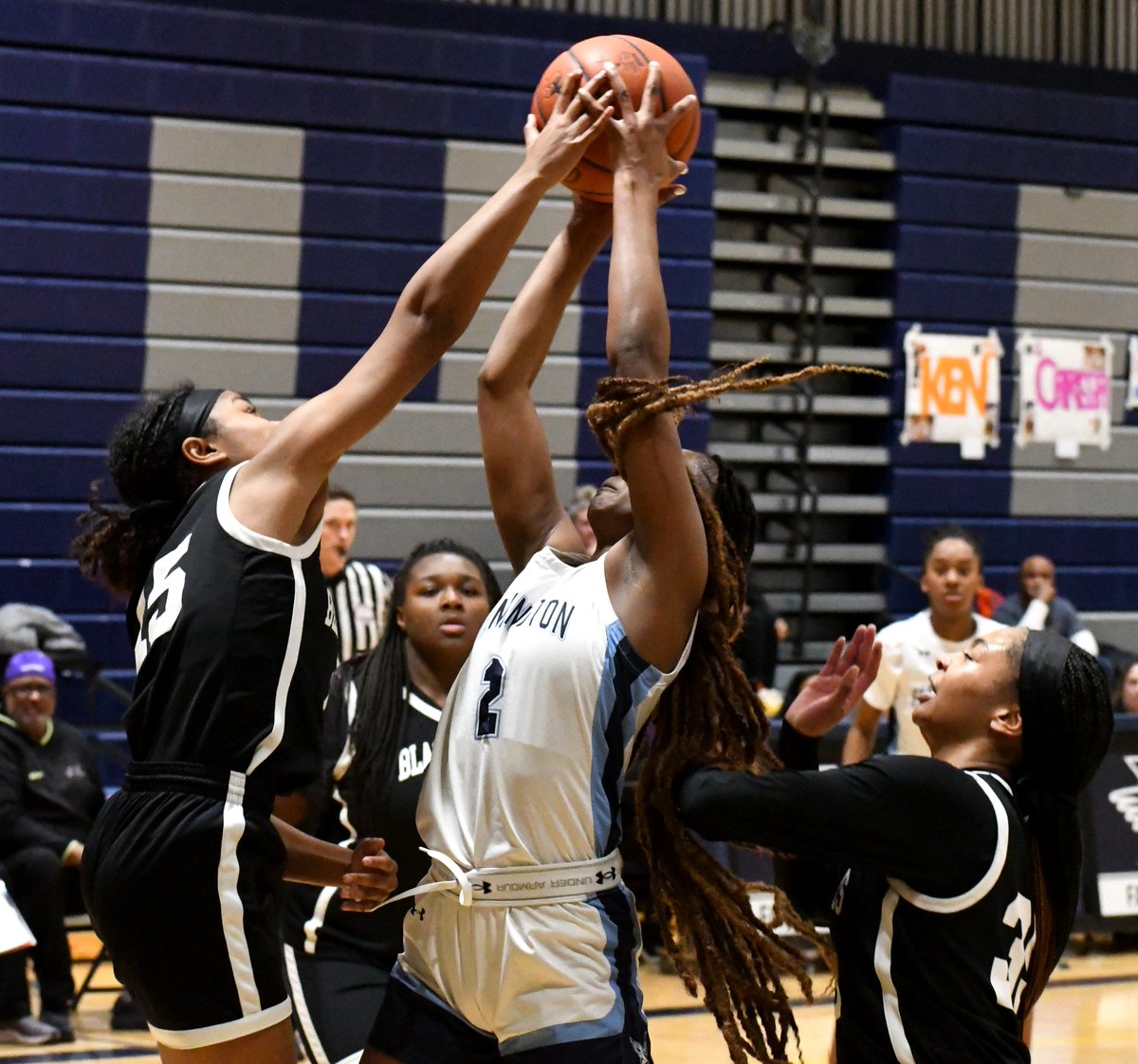 MIPrepZone's tweet photo. GIRLS BASKETBALL: Photo gallery from @bhhs_girlsbball at @FarmingtonGBB >> https://t.co/stXC7X3Rmj 

@hills_hawks @BHHScage @bhschools @BHBlackHawks https://t.co/6PBIRN7hZz