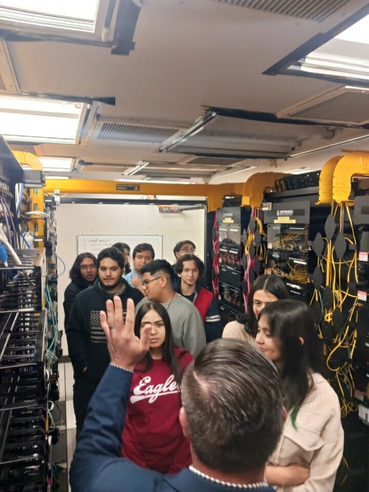 FWISD_CTE's tweet photo. 💻 📡📞Internet Technology is a critical part of a city’s infrastructure and @fortworthisd IT students from @CRiversideHS got a behind-the-scenes look at @cityoffortworth facilities today!
#partnershipsmatter 
#careerteched 
#cteworks 
#gspoc https://t.co/bZpDOSXGVy