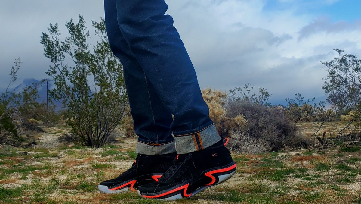 beiberlove69's tweet photo. Storms knocked out power and the internet but I'm still here. Old and new. That's my Jordan style
#2323Day #kotd #BHMKOTD #yoursneakersaredope #atmoscollectorsclub #snkrsliveheatingup @Jumpman23 https://t.co/Ge0lFv264Z