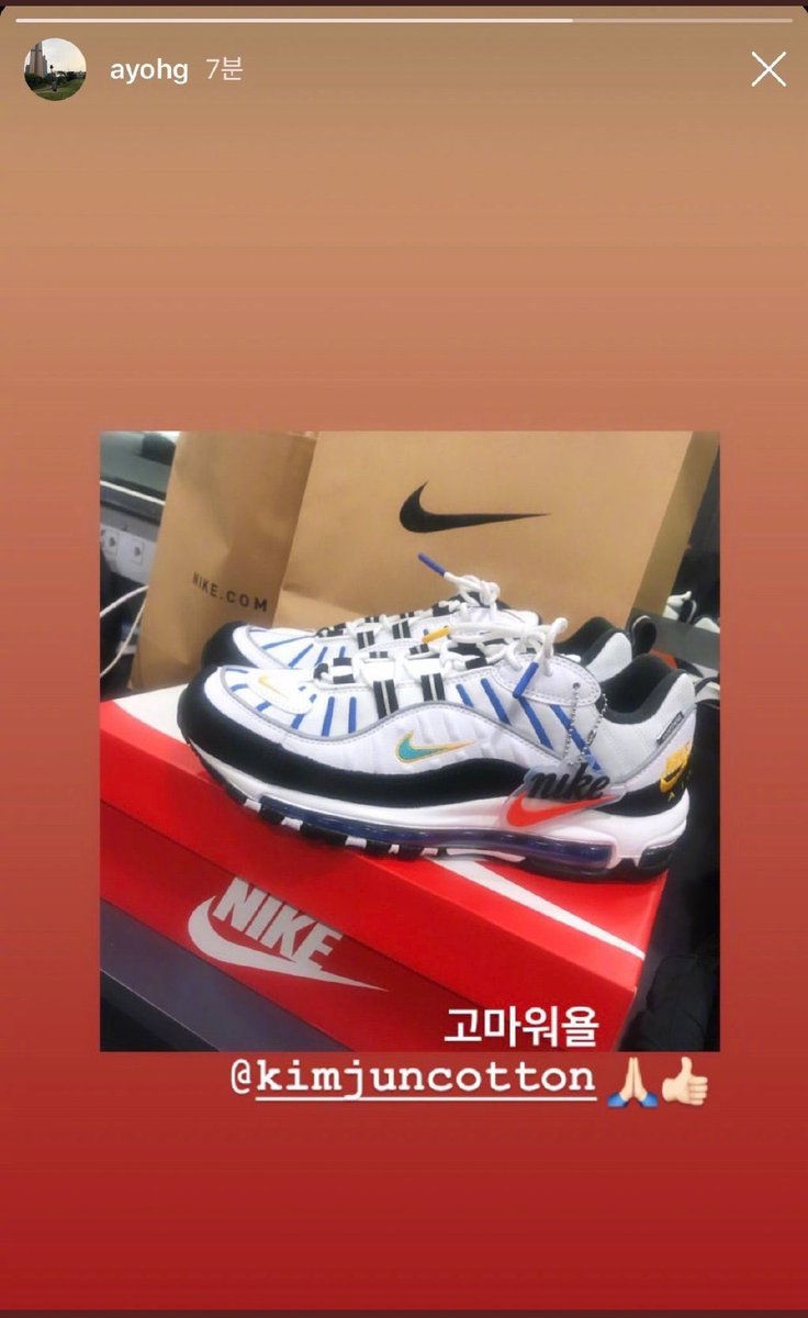SuhoBrand's tweet photo. KIM JUNMYEON appreciation post 🤗

Our generous #SUHO who gifted shoes to his back up dancers. https://t.co/wXuFVtSCzq