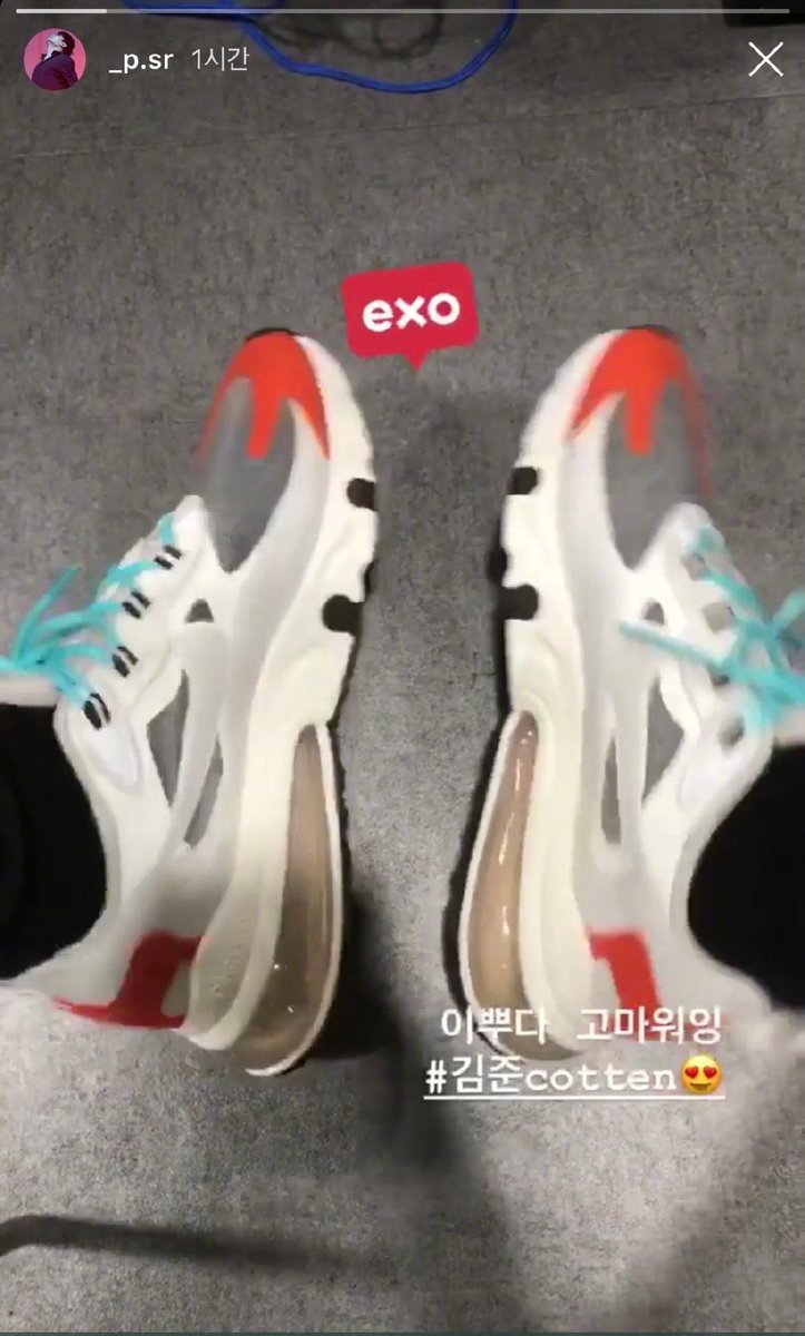 SuhoBrand's tweet photo. KIM JUNMYEON appreciation post 🤗

Our generous #SUHO who gifted shoes to his back up dancers. https://t.co/wXuFVtSCzq