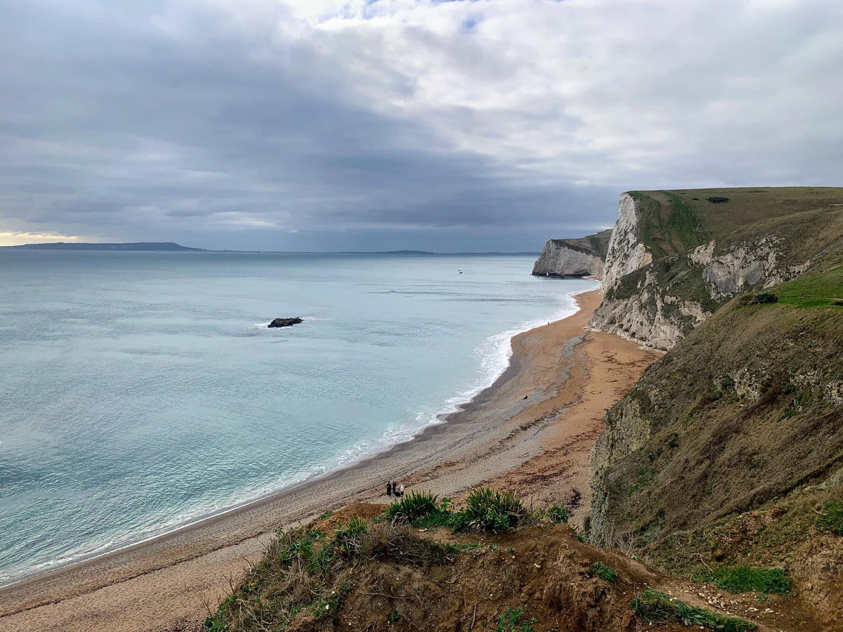 spgalea's tweet photo. I’ve escaped to Dorset🏴 UK🇬🇧 with #DigbyDog🐶 to get an MBA assignment done, & some hiking🥾 After we explored stunning Lulworth Cove-Durdle Door this afternoon, we popped into a gallery & the print I bought was by a Maltese artist called John Dimech! We get everywhere!!! 😆🇲🇹🖼 https://t.co/8JJ6CMOWVb