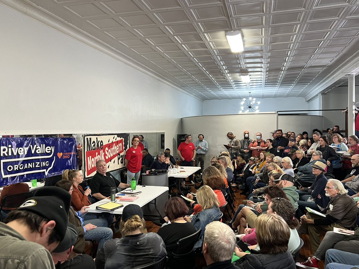 TayCallidryas's tweet photo. Community organizing in action. Tonight @RiverValleyOrg put together a panel of scientists and experts including environmental specialists from the University of Pittsburgh to answer the community’s questions about the chemicals dumped in East Palestine. 

#eastpalestineohio https://t.co/iGfBlG247h