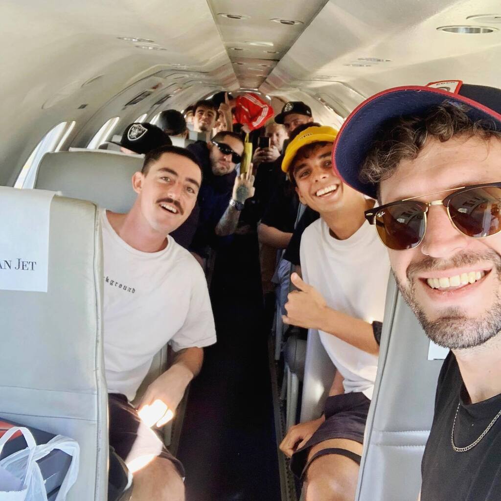 Villa María, Neuquén, Córdoba y Resistencia. El #bienomalworldtour está en llamas 🔥🔥🔥 instagr.am/p/CpBYxOaP1gG/