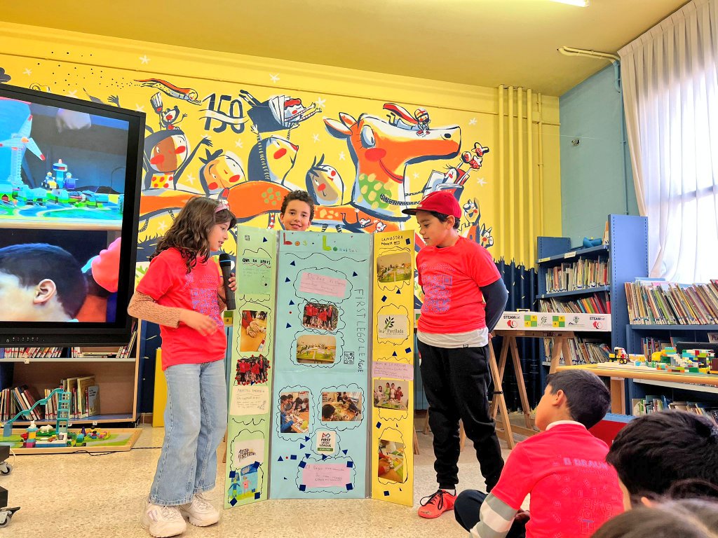 e3005595's tweet photo. Ahir vam fer la #microFLL a l'escola, on vam poder veure els treballs i projectes preparats aquests mesos pels alumnes de 4t, infantil 5 anys i el grup de robòtica de 6è que vam poder compartir amb els nostres amics de @escolaUlldeVent. #STEAMcat https://t.co/04VVNQyFbq