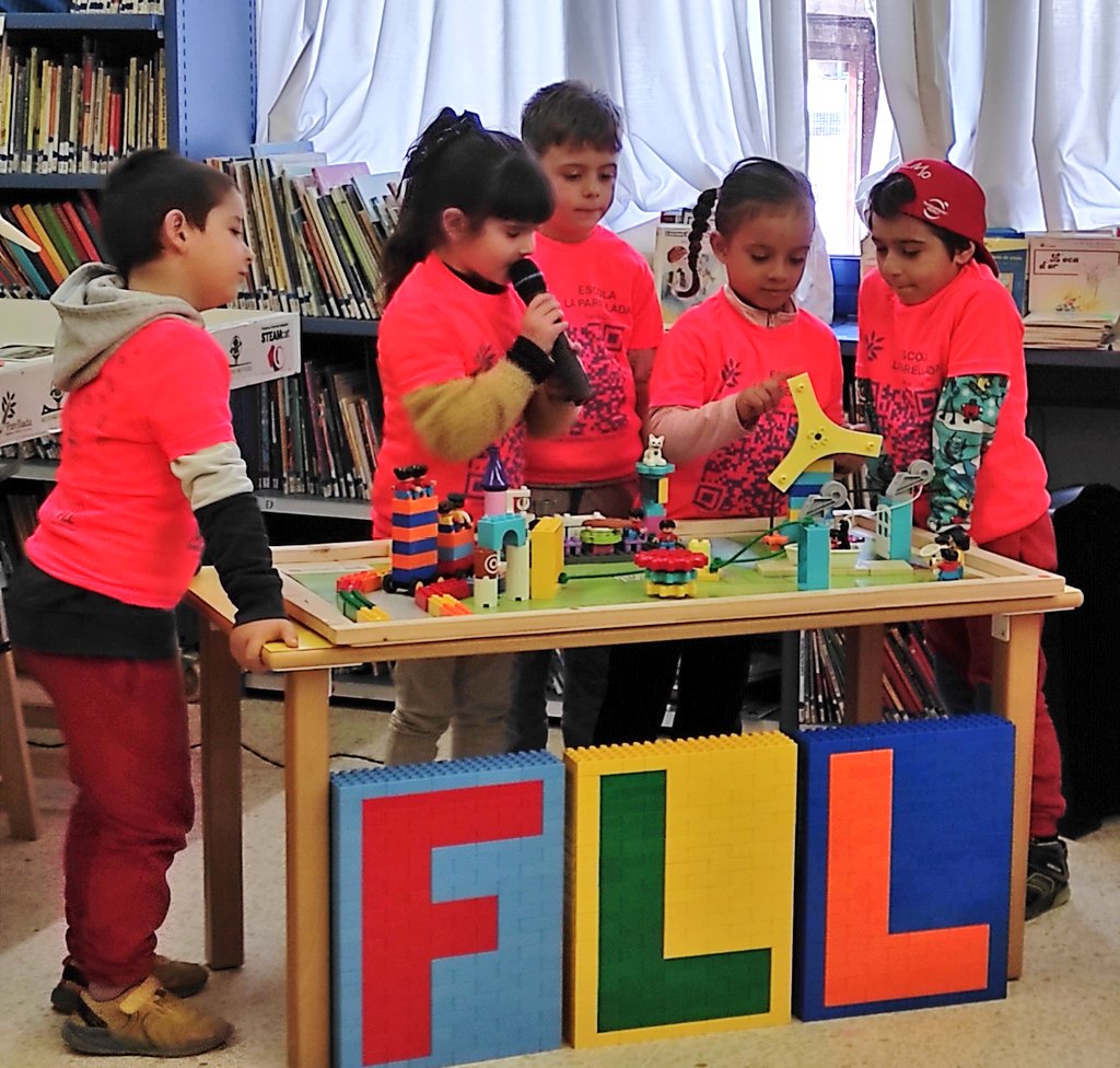 e3005595's tweet photo. Ahir vam fer la #microFLL a l'escola, on vam poder veure els treballs i projectes preparats aquests mesos pels alumnes de 4t, infantil 5 anys i el grup de robòtica de 6è que vam poder compartir amb els nostres amics de @escolaUlldeVent. #STEAMcat https://t.co/04VVNQyFbq