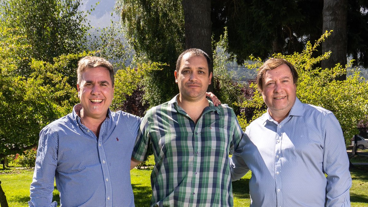Weretilneck's tweet photo. Bruno es nuestro candidato a intendente en las elecciones municipales de El Bolsón. El próximo 16 de abril votá Bruno Pogliano intendente y Agustín Guasco presidente del Concejo Deliberante. Acá en Río Negro, unidos. #JuntosAca✅ https://t.co/50TydFQyiF