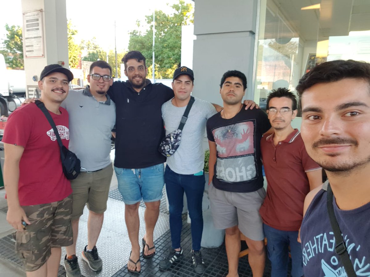 JucedePba's tweet photo. Hoy nos reunimos con parte de la organización como juventud liberal UCEDE de pergamino.
Debatimos sobre las problemáticas sociales y la lucha cultural que se realiza hoy en día, y tambien acerca de la dificultad que tienen hoy los jóvenes para salir adelante. https://t.co/3xdBTXHFER