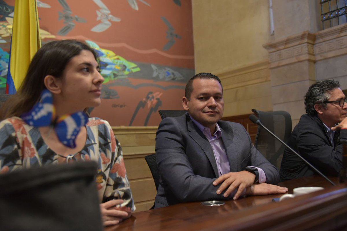 CamaraColombia's tweet photo. #HoyEnCámara El representante @alejoocampog convocó a gremios y activistas relacionados con la industria del Cannabis, en esta audiencia se abrió espacio para la discusión de los proyectos que giran en torno a la regulación del Cannabis de uso adulto. https://t.co/aFI3vjOF7b