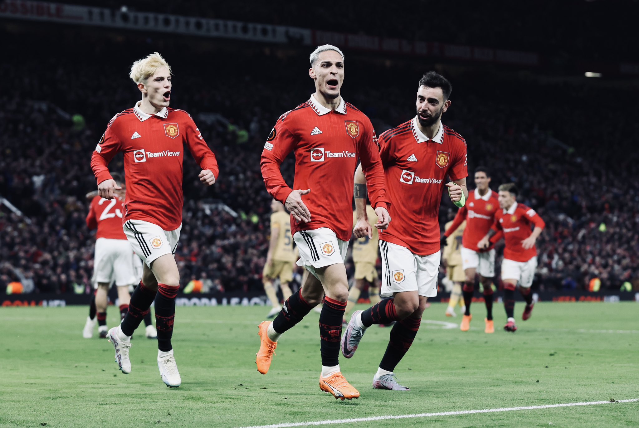 Alejandro Garnacho, Antony and Bruno Fernandes celebrate our winner v Barcelona.