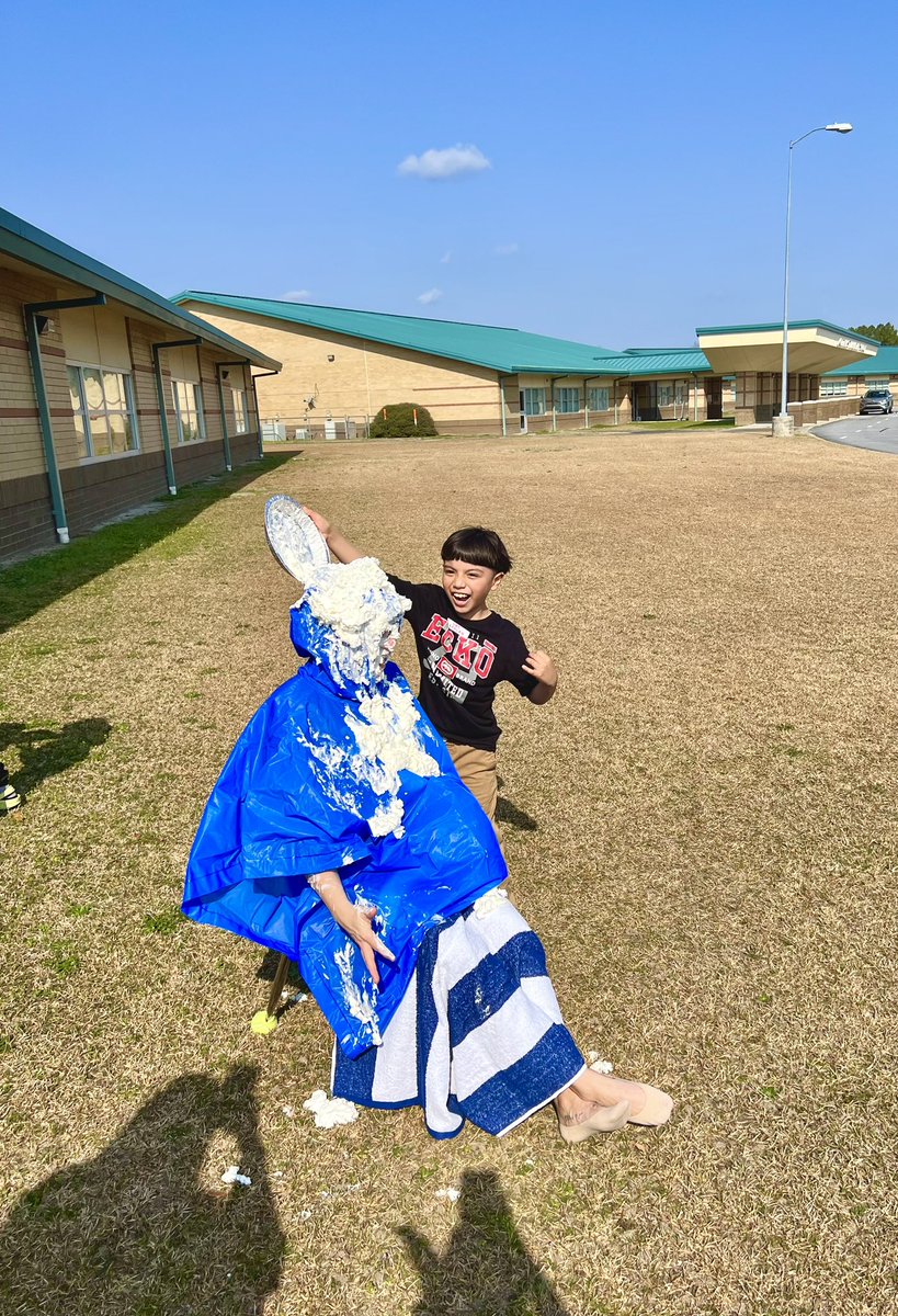NWETigers's tweet photo. Our principal Sara English goes the extra mile to keep our kids motivated toward success! Today, our 3rd grade math superstars who met their goals in multiplication had the chance to pie her! We 💛 Mrs. English! https://t.co/0yEX44ezyZ