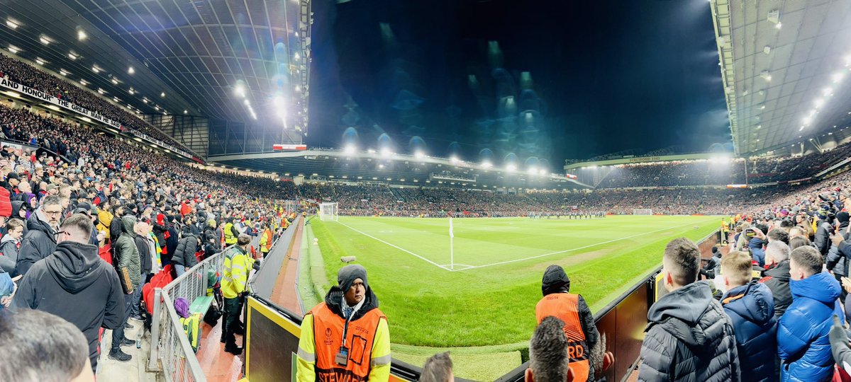 WasimMirUK's tweet photo. .@ManUTD (@antony00 @Fred08oficial) 2-1 [4-3 agg] @FCBarcelona (#Lewandowski pen) #MUFC @UEFA #RefPerformance #3outof10 @EuropaLeague #EuropaLeague  @B_Fernandes8 #SolidGame @LukeShaw23 #GoodGame @LisandrMartinez #GreatGame @woutweghorst &amp; @Sanchooo10 #ShakyPerformance https://t.co/msTTgMwFfv