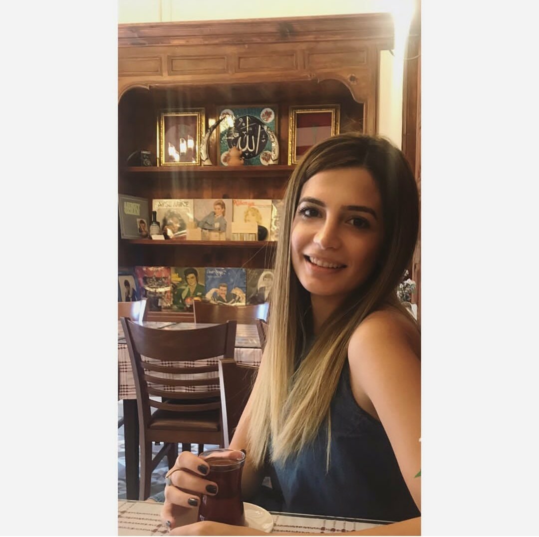 selcangnss's tweet photo. "Küçücük yaşta sen babanı kaybettin bende annemi kaybettim özlem duygusuyla sınav oluyoruz sanki" demiştin bir keresinde. Evet deyip iç geçirmiştim.  Nerden bilebilirdim ki bundan sonraki sınavımın seni kaybetmek olacağını https://t.co/mDmUYiGXmm