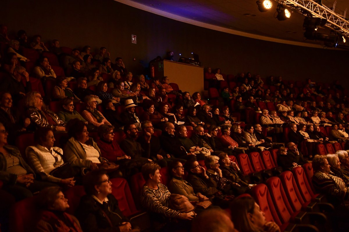El público pudo disfrutar de la historia de 'El pueblo de los mellados', conducida por un creador capaz de cautivar a su audiencia con su talento en el escenario.
