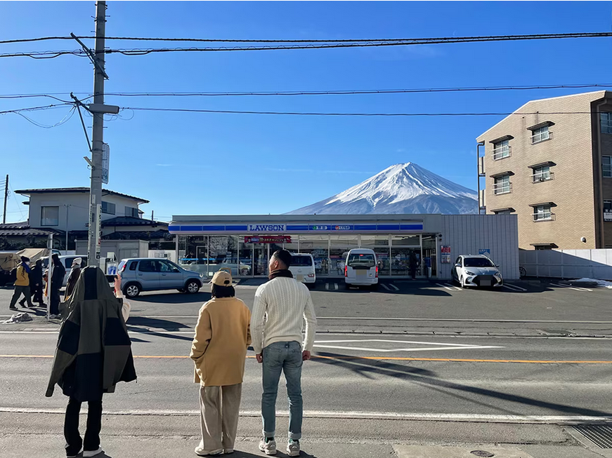 eating-beagles-on-twitter-to-go-lawson-store-jp