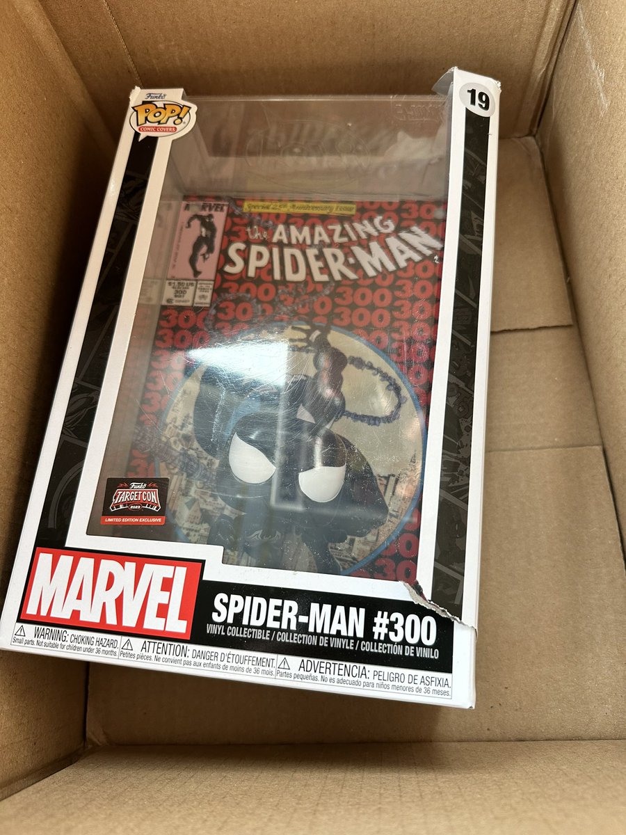 JediMike1128's tweet photo. Someone just threw these pops in the box and shipped it. Usually they are double boxed and bubble wrapped too. The maul & Gar Saxon 2-pack plastic is heavily scratched up as well. What happened @Target ? #TargetCon2023 @AskTarget @funkofinderz @DisTrackers @jay_two4 https://t.co/wn1vyQCeGV