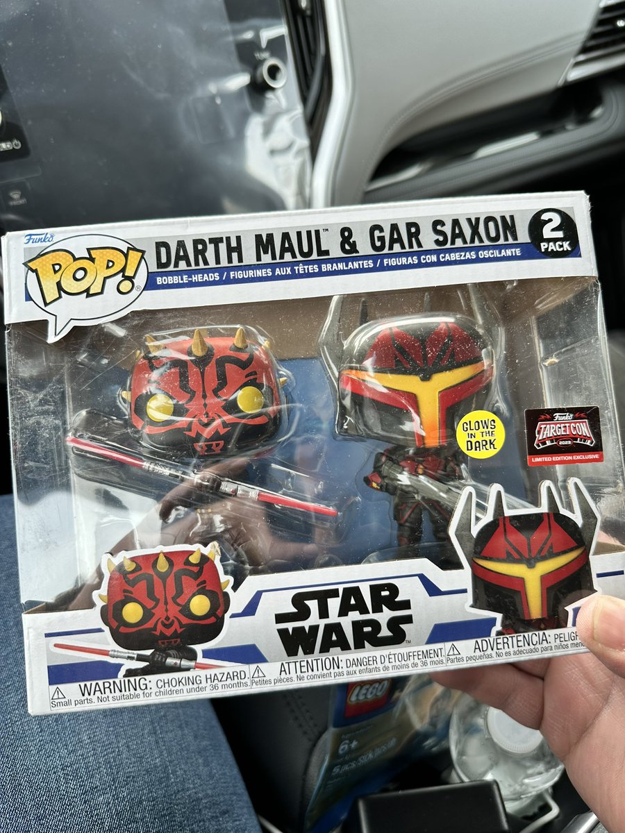 JediMike1128's tweet photo. Someone just threw these pops in the box and shipped it. Usually they are double boxed and bubble wrapped too. The maul & Gar Saxon 2-pack plastic is heavily scratched up as well. What happened @Target ? #TargetCon2023 @AskTarget @funkofinderz @DisTrackers @jay_two4 https://t.co/wn1vyQCeGV