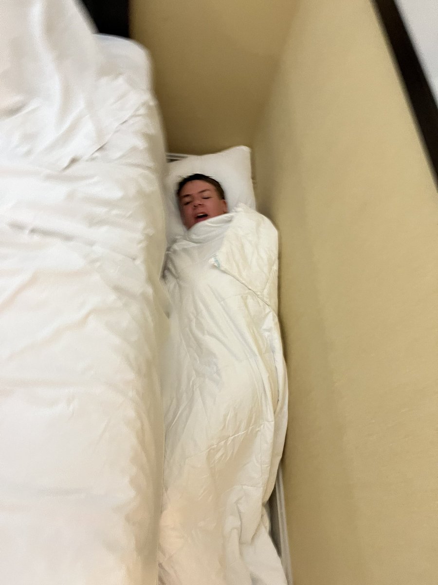 officialqtodd1's tweet photo. #padeca sleeping on the competition lol #deca #pizza https://t.co/GFjBudMQxi