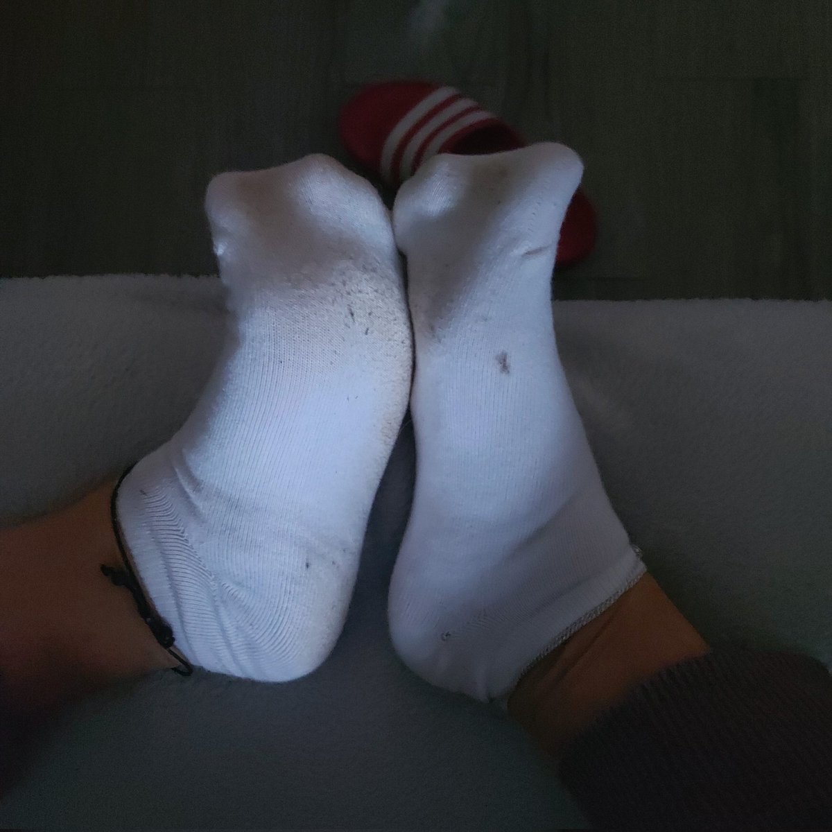 Herrin_Lady_Lee's tweet photo. Du darfst meine dreckigen Socken kaufen, damit du dir die schön unter die Nase ziehen kannst! Du hast besondere Wünsche,schreib mich an, vielleicht gibt es die Wünsche ja!
#socken #getragen #duften #fusse https://t.co/IK6YynqUCQ