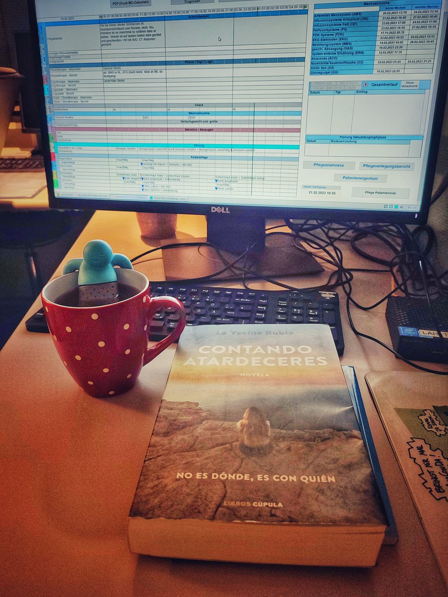 Cristicamposs's tweet photo. Buenas noches vecina.Aquí una enfermera emigrante en Alemania y tú haciendo mis noches, entre tanto idioma raro, muuuucho más amenas. Gracias! Espero que no se haga muy larga (la noche digo). Tu segunda novela voy a leerla para disfrutarla mucho,como hasta ahora.😊@lavecinarubia https://t.co/tZSIq3nhcH