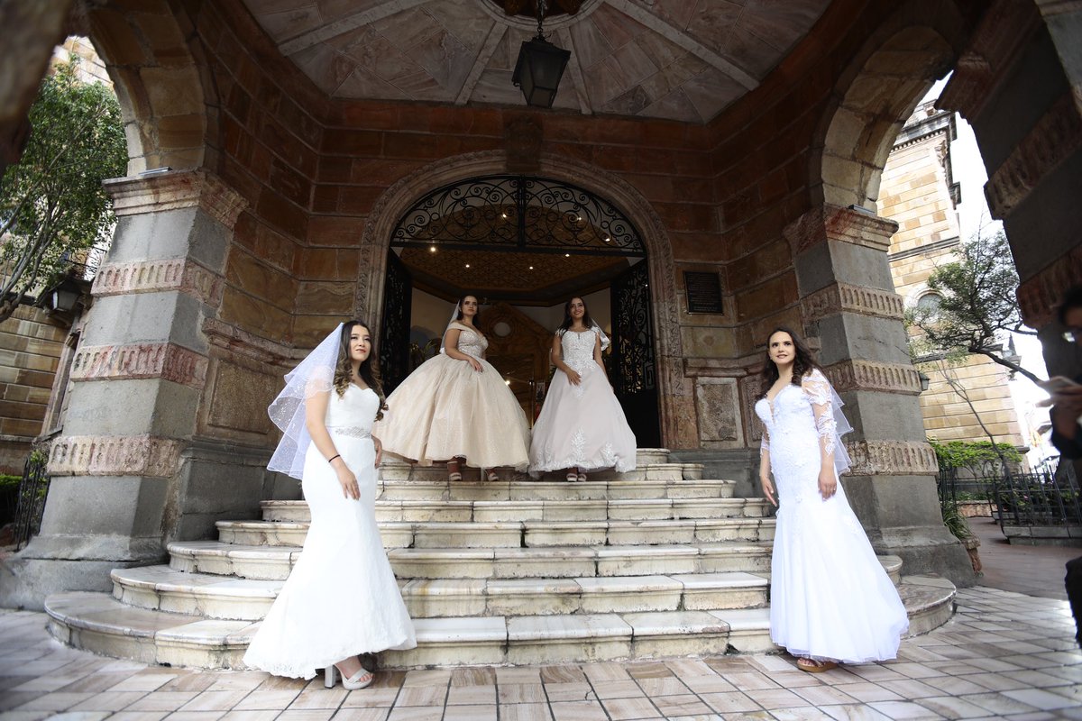 Visit_CuencaEC's tweet photo. HOY #ElAmorInvadeCuenca♥️

Activamos el centro de la ciudad para mostrar a todos el potencial de Cuenca como Destino de Romance, Bodas y Eventos Sociales.

👰🏼‍♀️Novias, damas y proveedores de servicios, mostraron que Cuenca es el destino del amor.

Más aquí https://t.co/AK9x9ybcEa💐 https://t.co/6yJJ7SV5vP