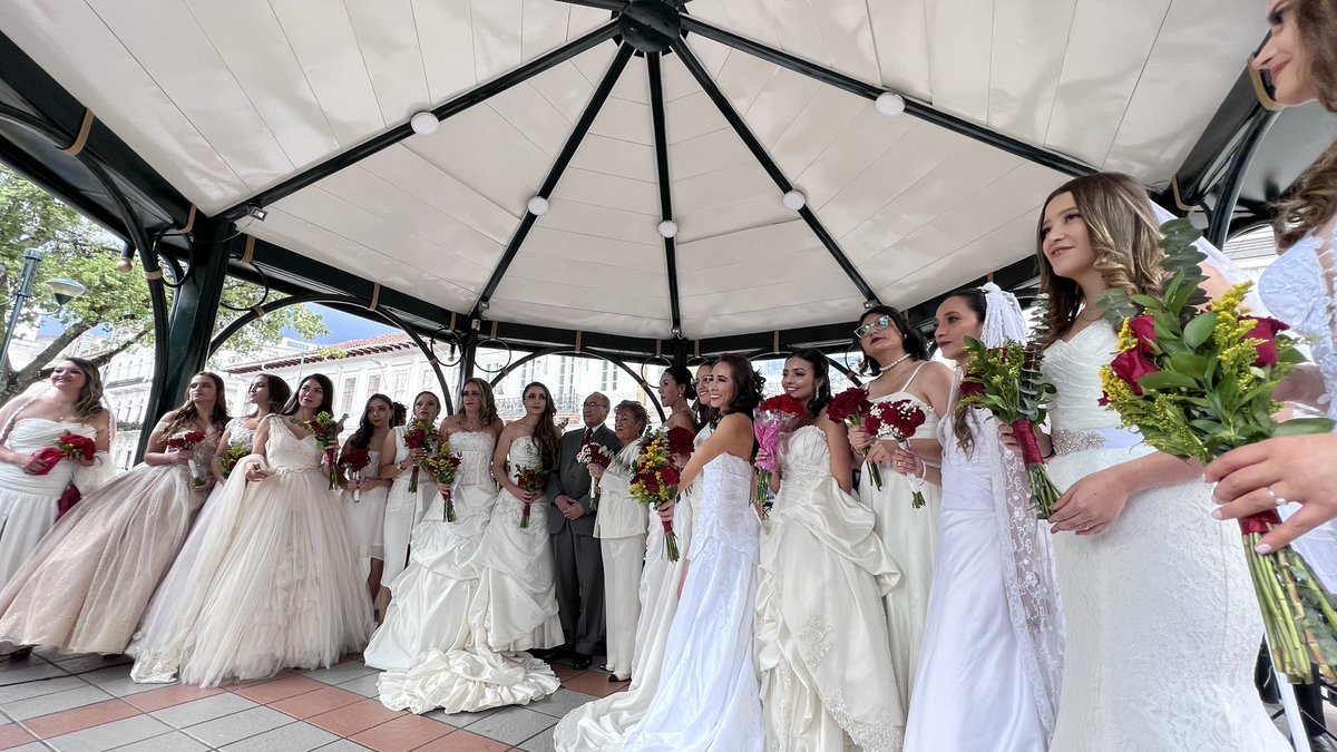 Visit_CuencaEC's tweet photo. El negocio de las bodas destino, es un gran motor para dinamizar la economía del sector turístico, pues además de la ceremonia y celebración, los visitantes viven la amplia experiencia cultural, gastronómica y artesanal de la ciudad💐

#ElAmorInvadeCuenca

https://t.co/AK9x9ybcEa https://t.co/0cOO9Po6xs