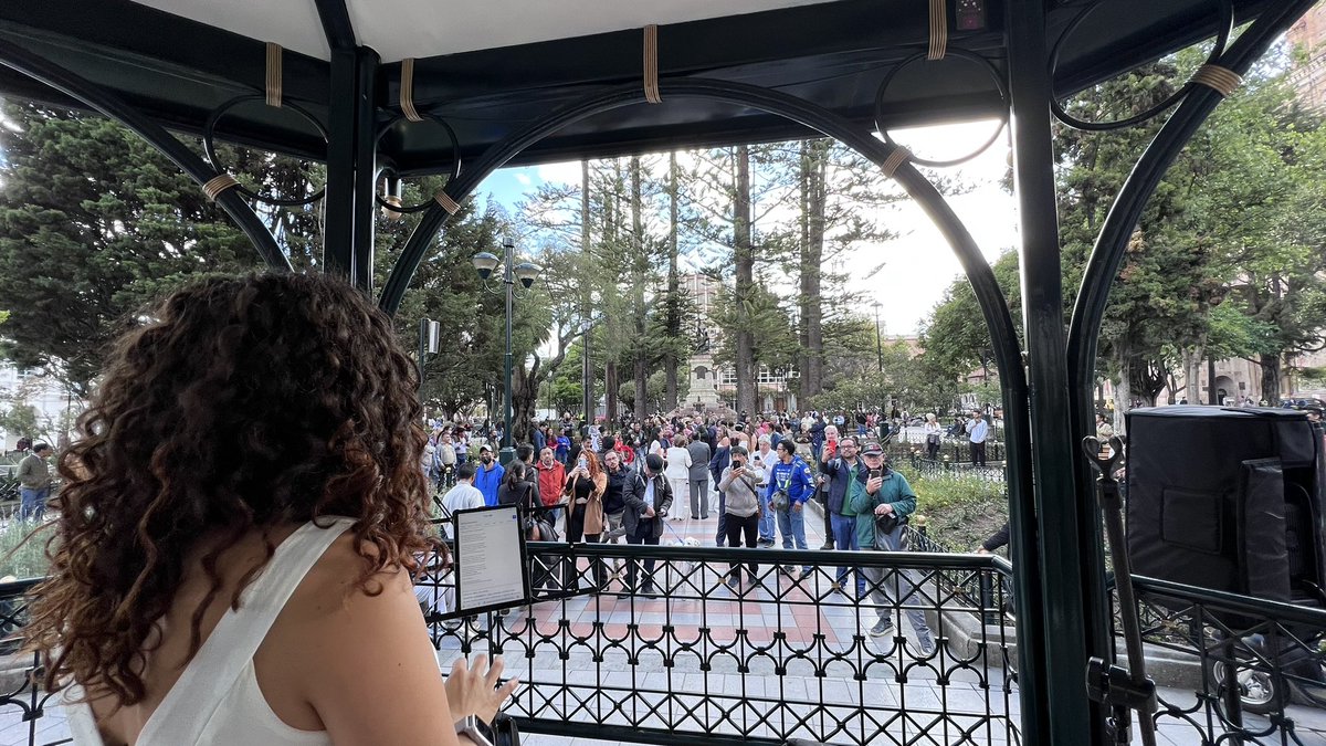 Visit_CuencaEC's tweet photo. 💐En el Hemiciclo y Glorieta del Parque Calderón, mimos y cupidos con danzantes y músicos del Conservatorio José María Rodríguez, cuentan el propósito de #ElAmorInvadeCuenca. ¡El objetivo es visibilizar a los proveedores de servicios!🌹

Conoce más aquí https://t.co/AK9x9ybcEa♥️ https://t.co/h4Rtuuo88n