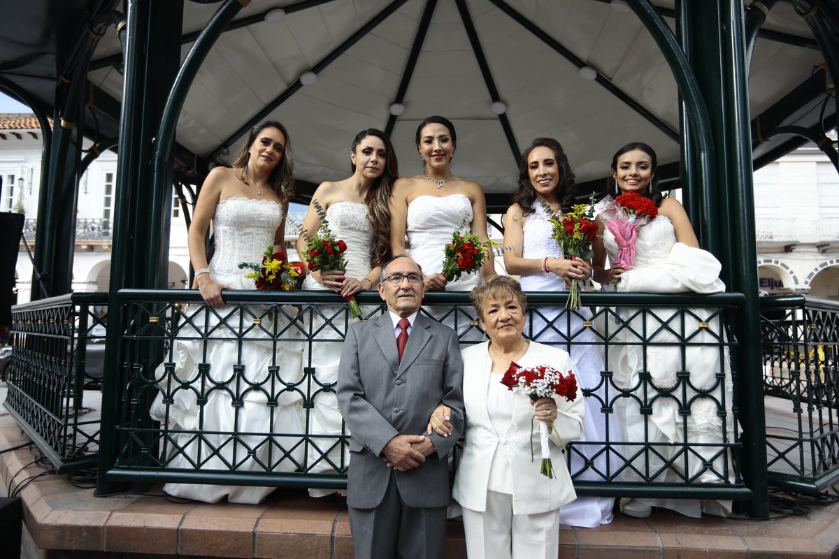 💐En el Hemiciclo y Glorieta del Parque Calderón, mimos y cupidos con  danzantes y músicos del Conservatorio José María Rodríguez, cuentan el  propósito de #ElAmorInvadeCuenca. ¡El objetivo es visibilizar a los  proveedores, image size:1200x800