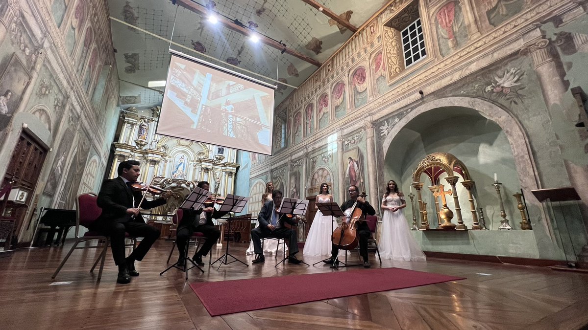 Visit_CuencaEC's tweet photo. 💐En el Museo Catedral Vieja, el Cuarteto de Cuerdas de la Orquesta Sinfónica de Cuenca toca notas de amor. Le acompañan novias, damas, proveedores de servicios, turistas y ciudadanos en general💞

Hoy #ElAmorInvadeCuenca♥️

Conoce más aquí https://t.co/AK9x9ybcEa 🌹🌷 https://t.co/k5EGzTNGTZ