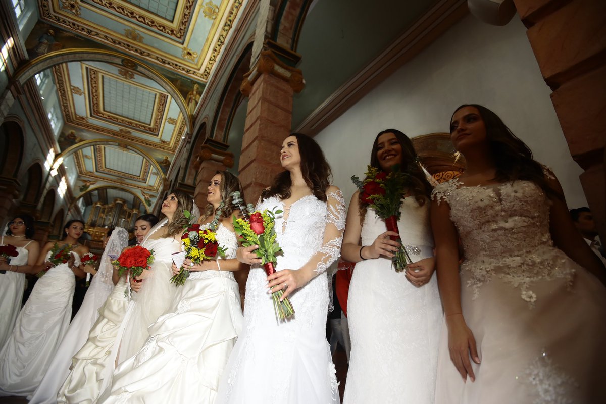Visit_CuencaEC's tweet photo. 💐En el Museo Catedral Vieja, el Cuarteto de Cuerdas de la Orquesta Sinfónica de Cuenca toca notas de amor. Le acompañan novias, damas, proveedores de servicios, turistas y ciudadanos en general💞

Hoy #ElAmorInvadeCuenca♥️

Conoce más aquí https://t.co/AK9x9ybcEa 🌹🌷 https://t.co/k5EGzTNGTZ