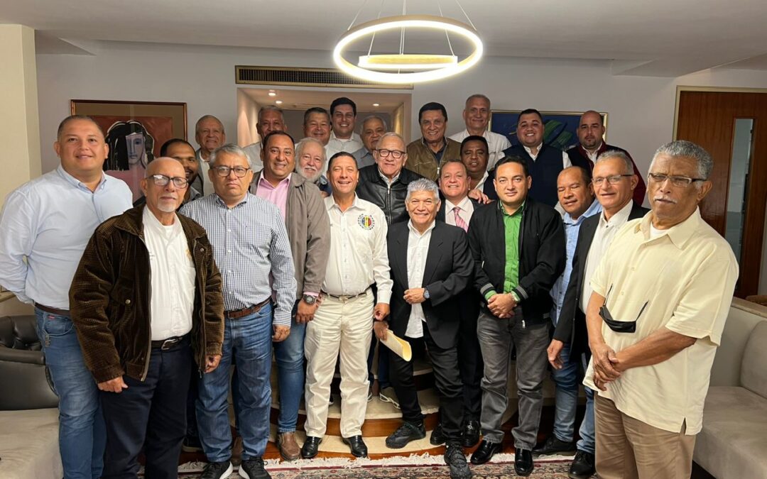 adbernabe's tweet photo. "Si los perros ladran Sancho, es señal de que cabalgamos". Gracias a los secretarios generales de las 25 seccionales de AD, a los miembros del CEN y en especial, a la militancia ADeca por el apoyo a mi candidatura a la presidencia de la República.
#GoBernaremos con amplitud. https://t.co/QWYilESjPD