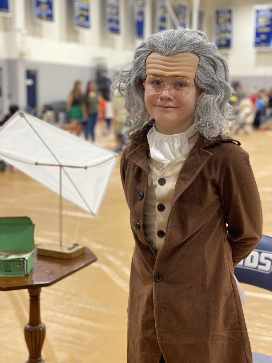 WCDS_Lower's tweet photo. The #WCDSGrade4 Interactive Wax Museum was back! 4th graders dressed like famous people from our past and came to life to tell their stories. They also created a “button” using their new knowledge of electricity. Check out Wilma Rudolph, Ben Franklin, Dean Smith, and Frida Khalo! https://t.co/UNk6IJm80P