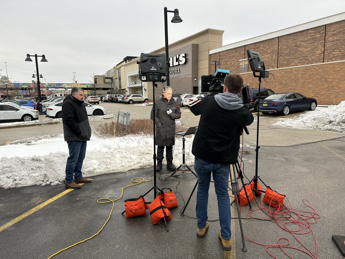 levistein's tweet photo. Shout out to all the first responders, engineers, city officials, and journalist for being out in the cold in Bayshore after the parking garage, collapsed today… so glad that nobody got hurt! https://t.co/KssbmPEvuP
