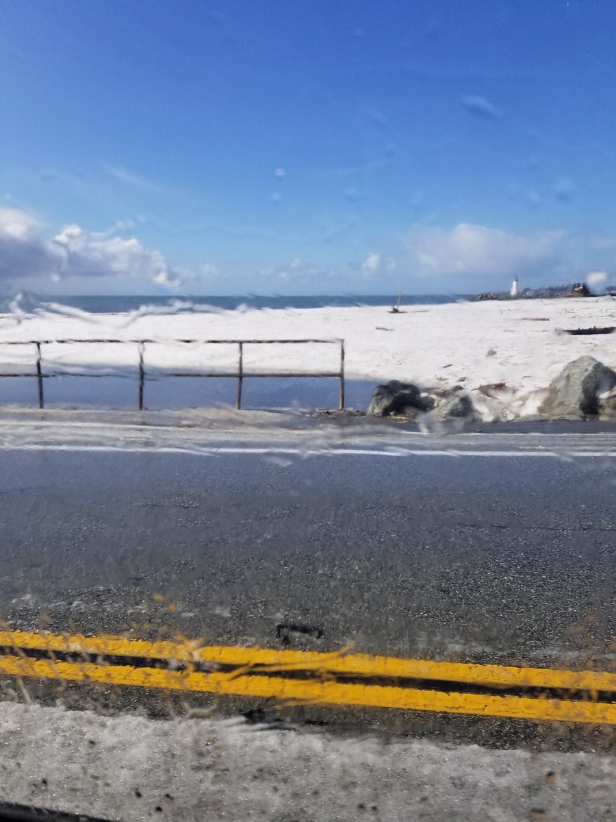 blackopal1985's tweet photo. @NWSBayArea @SantaCruzHarbor Twin Lakes Beach covered in snow https://t.co/l3nuMmO5ac