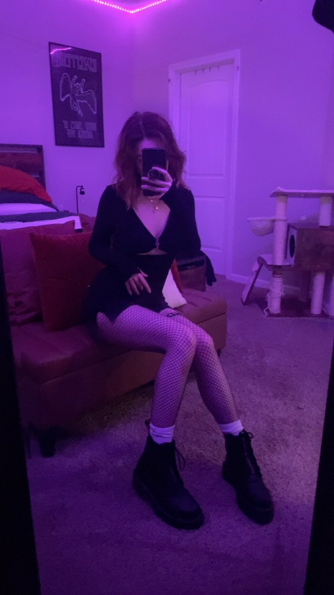 MadamRaizel's tweet photo. Birthday fit 💕🔪⛓️ https://t.co/hVn1VMvld1