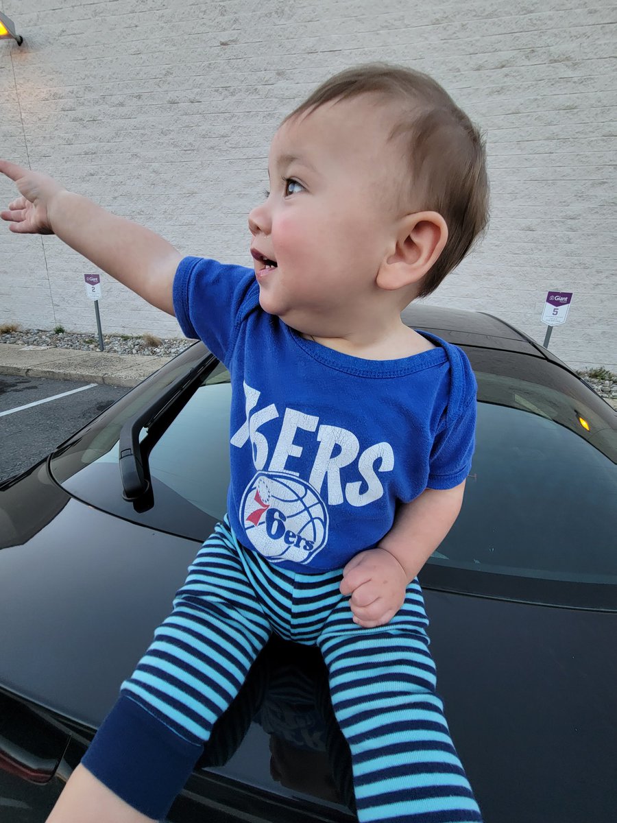 StNg_17's tweet photo. Can't wait for @JoelEmbiid and the @sixers to play again tonight! Austin can't wait either! https://t.co/AWr7X0PeIR