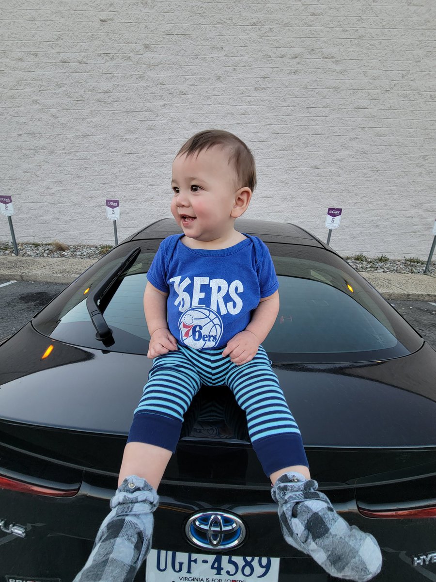 StNg_17's tweet photo. Can't wait for @JoelEmbiid and the @sixers to play again tonight! Austin can't wait either! https://t.co/AWr7X0PeIR