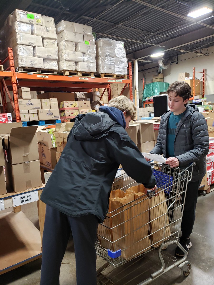 Janet_E_Taylor's tweet photo. 84th London Scouts celebrating Scout-Guide Week by giving back to our community at @LondonFoodBank1. @scoutscanada https://t.co/xRahwZW4fY