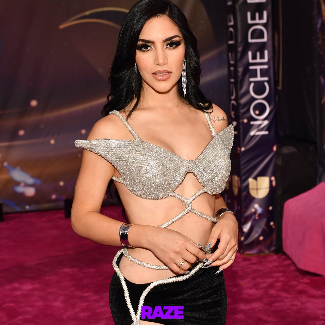 razeofficial's tweet photo. Perdón por no contestar, nos perdimos en el look de @KimberlyLoaiza_ en los #premioslonuestro. 😍 https://t.co/xpvP2kS3lY