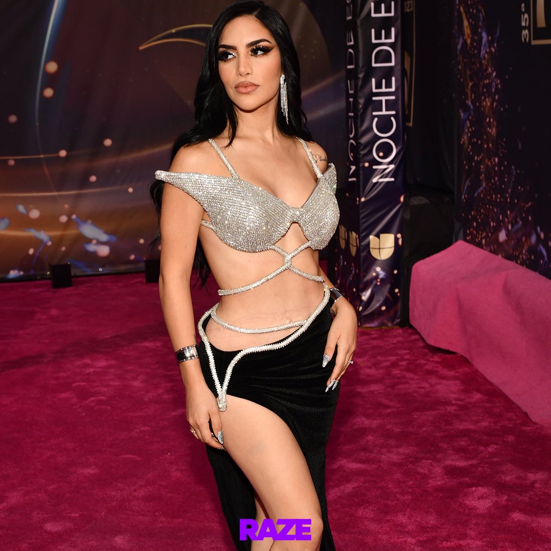 razeofficial's tweet photo. Perdón por no contestar, nos perdimos en el look de @KimberlyLoaiza_ en los #premioslonuestro. 😍 https://t.co/xpvP2kS3lY