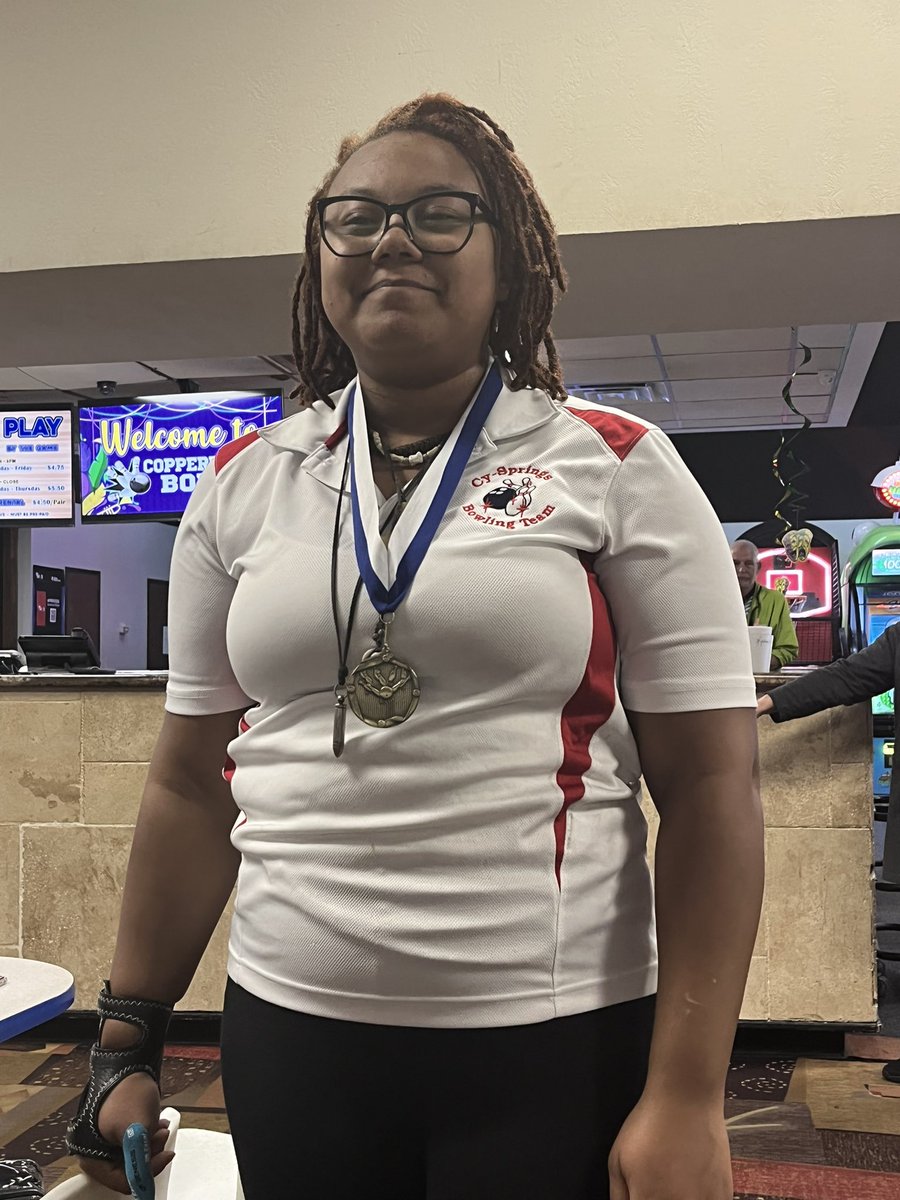 CSHSBowling's tweet image. Super Congrats to team captain Zaniya for earning the All District 1st team Medal plus being the top leading average scorer for the all girls!! She is advancing to Regionals!  High score 249!! 🙌💪🏽