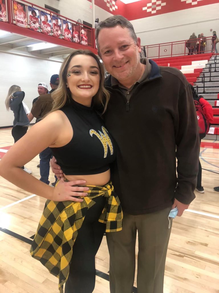 ksu_kats's tweet photo. Only 2 homes games left for my Favorite Shocker 💛🖤@tay_hanna https://t.co/odem9hutDl