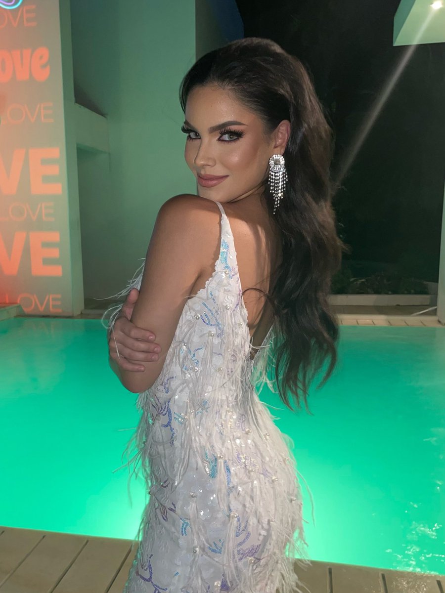 andreapmartell's tweet photo. She was her own muse 🤍 https://t.co/ZB6QS3ypCm