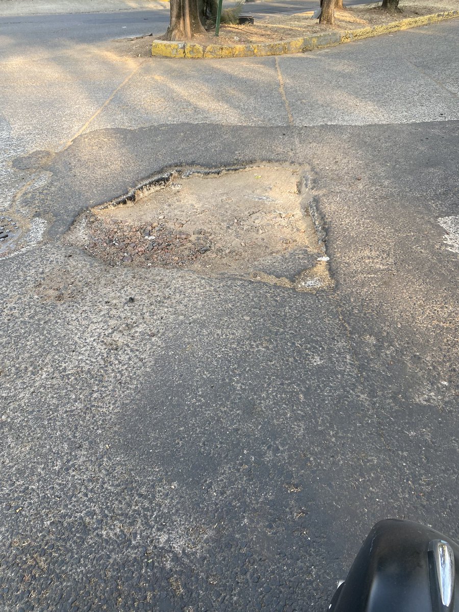 Imagina que quieres ser presidenta de un país y no puedes ni con los hoyos de las calles, por eso surge este proyecto #trampasmortalesdelacdmx sientase libre de poner su favorita aquí 👇🏼 a ver si logramos que <a href="/Claudiashein/">Claudia Sheinbaum Pardo</a> se ponga a trabajar en lugar de estar en campaña