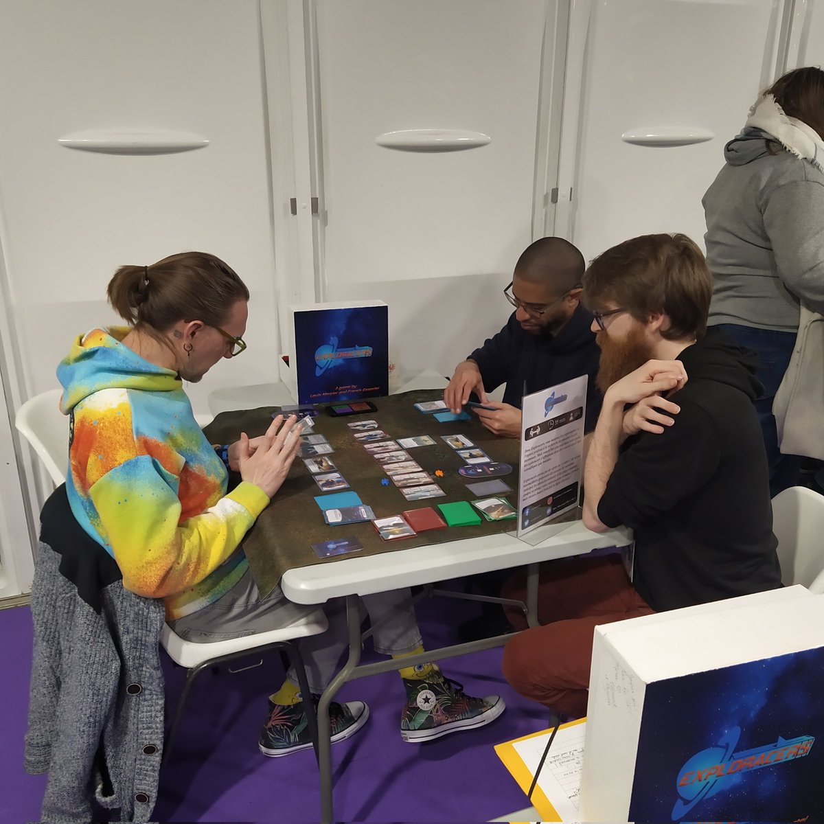 exploracers's tweet photo. Deuxième soirée au @fijcannes
Il est 1h du matin et les parties s'enchaînent, tout juste le temps de souffler, mais c'est ça qui est bon !

#FIJ2023 #boardgames #cardgame #boardgame #jeudesociete #cannes https://t.co/AUxW54GDmR