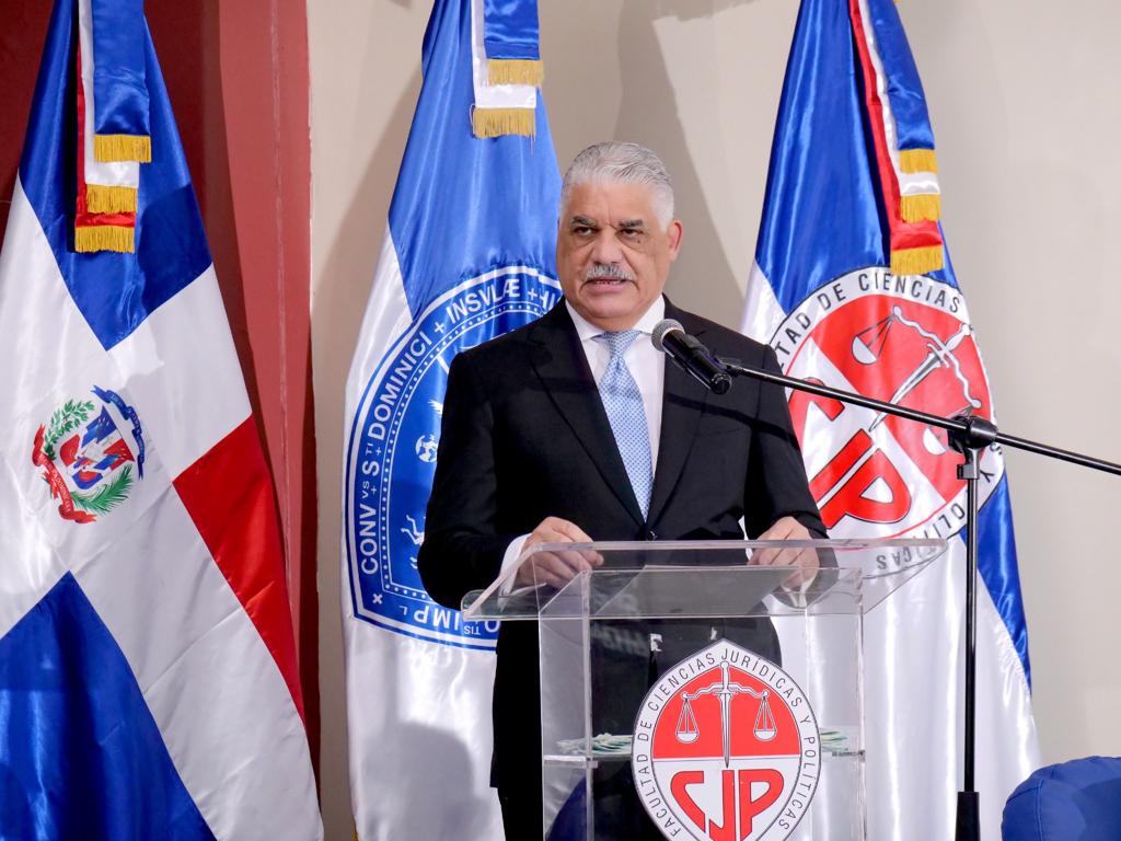 miprd's tweet photo. Presidente @MiguelVargasM: Necesitamos un plan de contingencia con una visión holística sobre #Haití, que incluya todas las aristas e impactos que tendría en #RepúblicaDominicana la inminente agudización de su crisis

Es el momento de actuar con inteligencia, audacia, prontitud🧵 https://t.co/aJiTJSJOID
